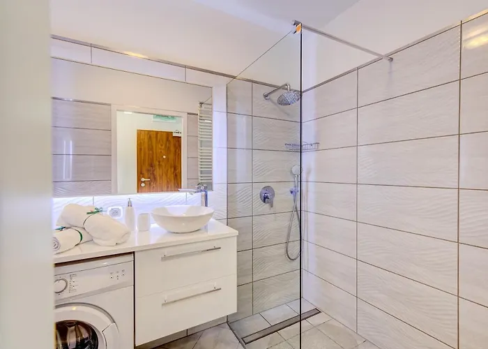 Apartment Silver 6 *